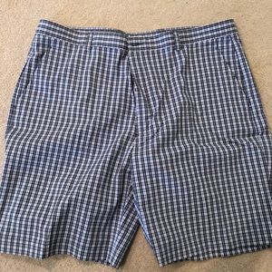 Men’s NWT size 44 Cutter & Buck plaid shorts